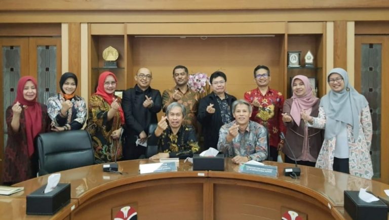 Online site Visit Akreditasi Internasional AQAS Kluster Pendidikan Vokasi pada Program Studi di Fakultas Pendidikan Teknik dan Kejuruan